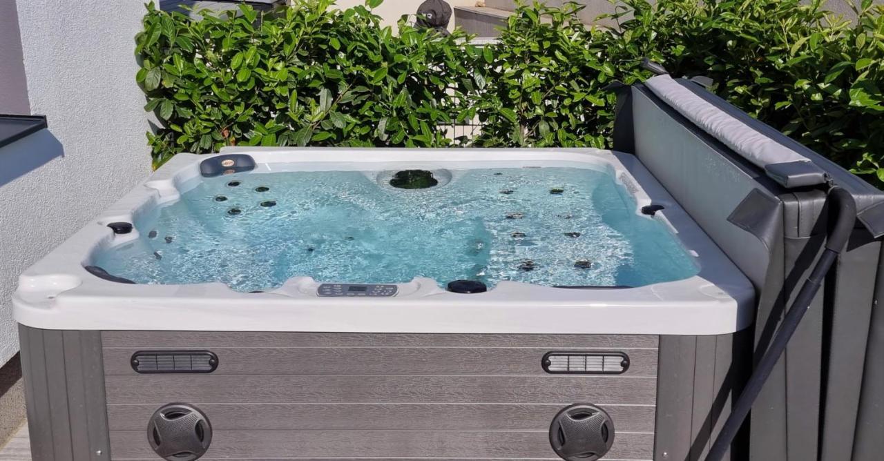 Bartol Luxury Apartments Krk Croatia, With Own Hot Tub - Whirlpool 크르크 외부 사진